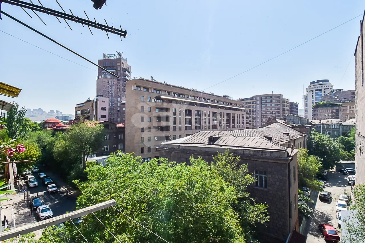 3 սենյականոց բնակարան  Կողբացու փող, Կենտրոն Երևան, 160976