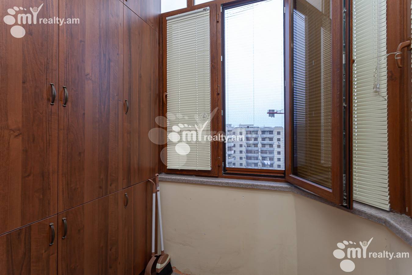 Купить 4 комнатную квартиру Аргишти ул, Центр Ереван, 143488