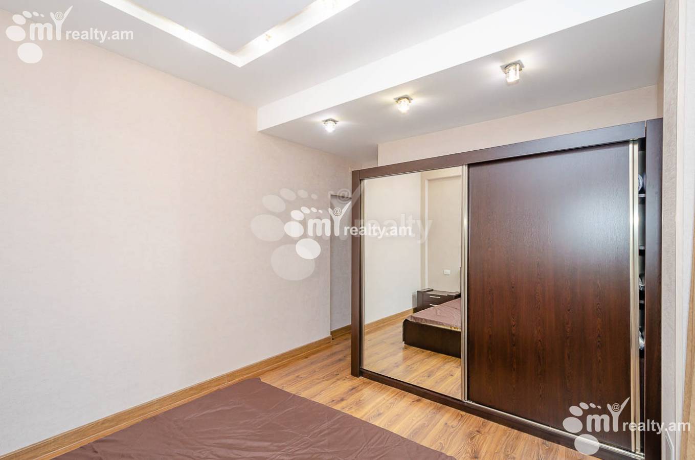 3 սենյականոց բնակարան  Ամիրյան փող, Կենտրոն Երևան, 146155