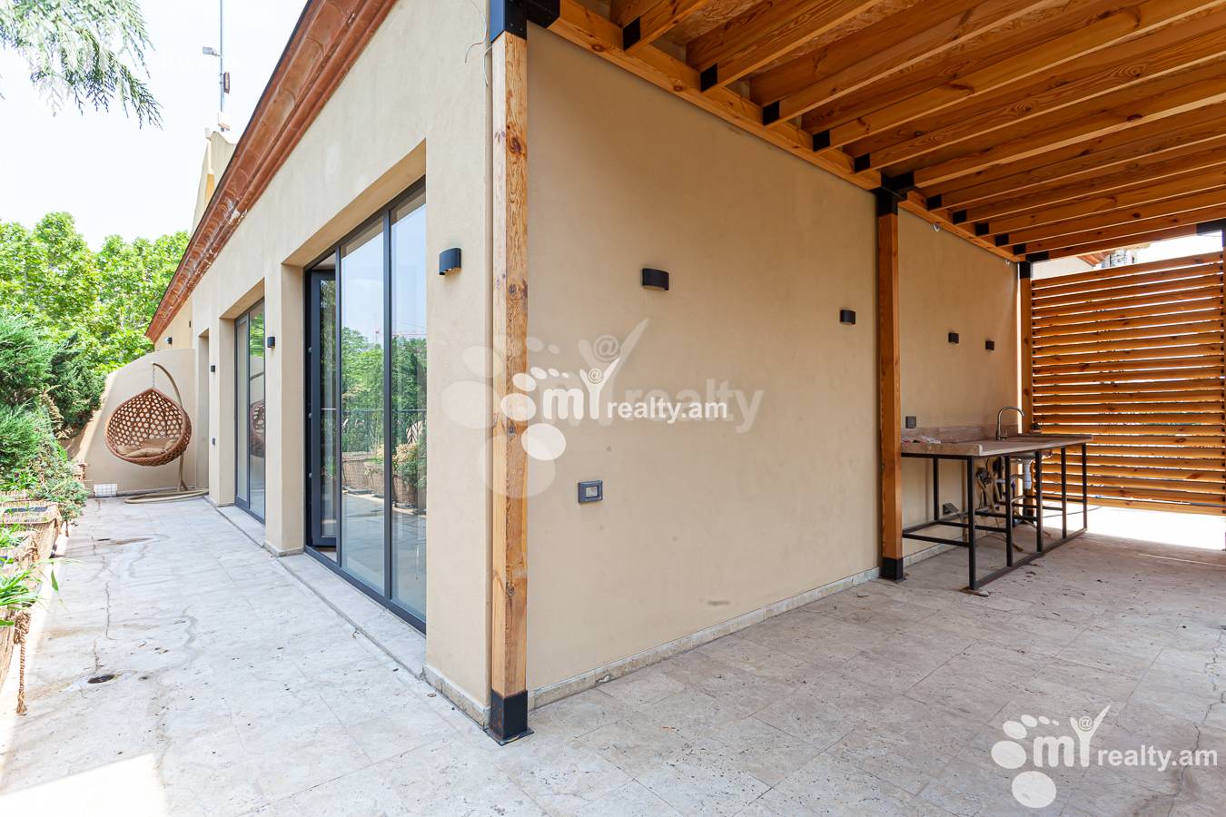 3 bedroom apartment for rent M.Khorenatsi St, Center Yerevan, 156451