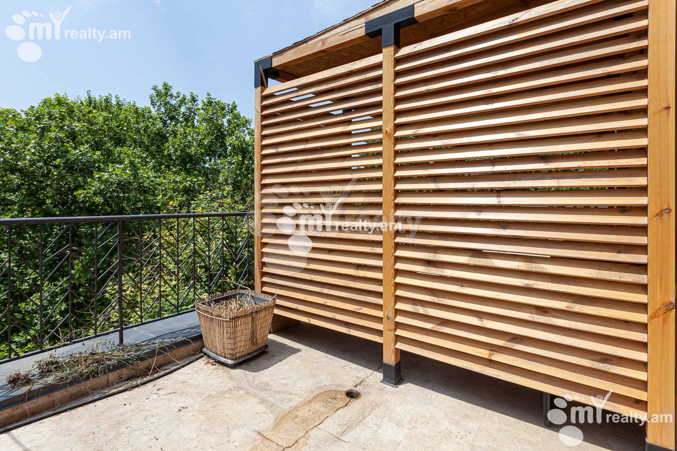 3 bedroom apartment for rent M.Khorenatsi St, Center Yerevan, 156451