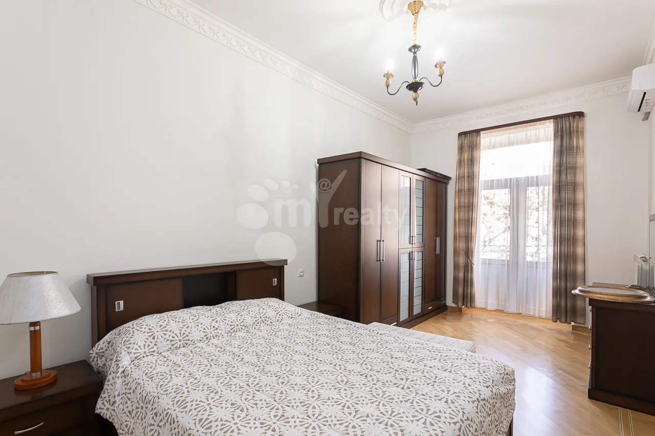 Купить 3 комнатную квартиру Маштоца пр, Центр Ереван, 159723