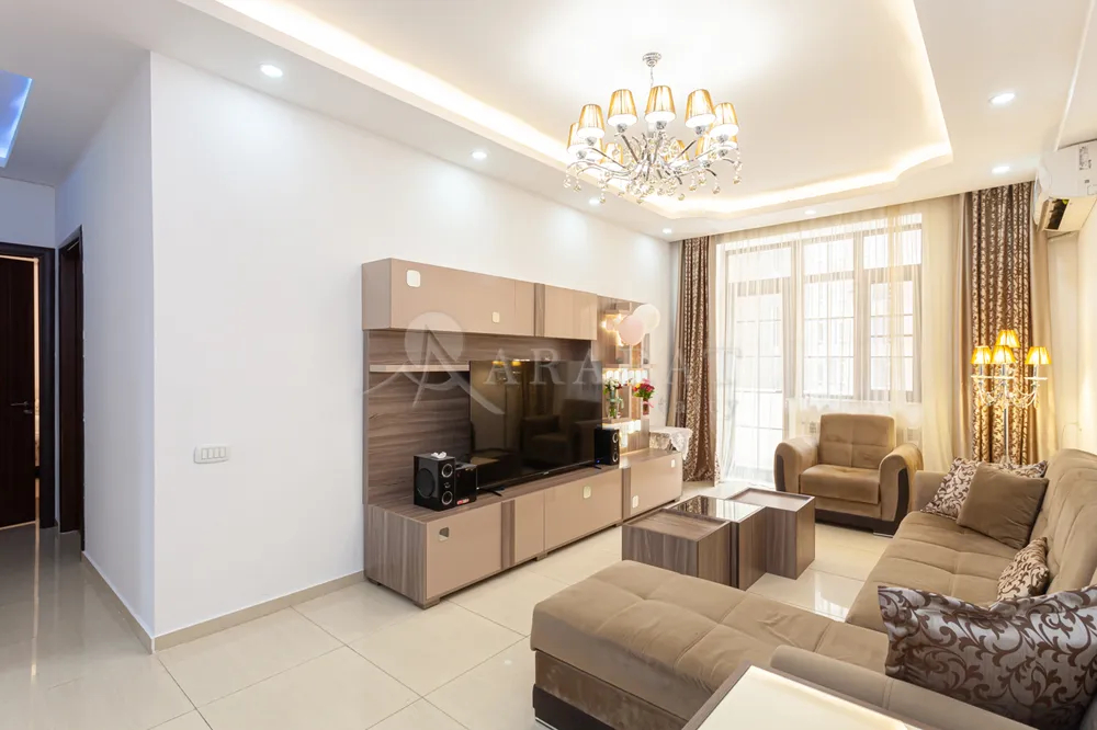 varcov-bnakaran-norakaruycum/3-senyakanoc/Abovyan+St/Center/Yerevan