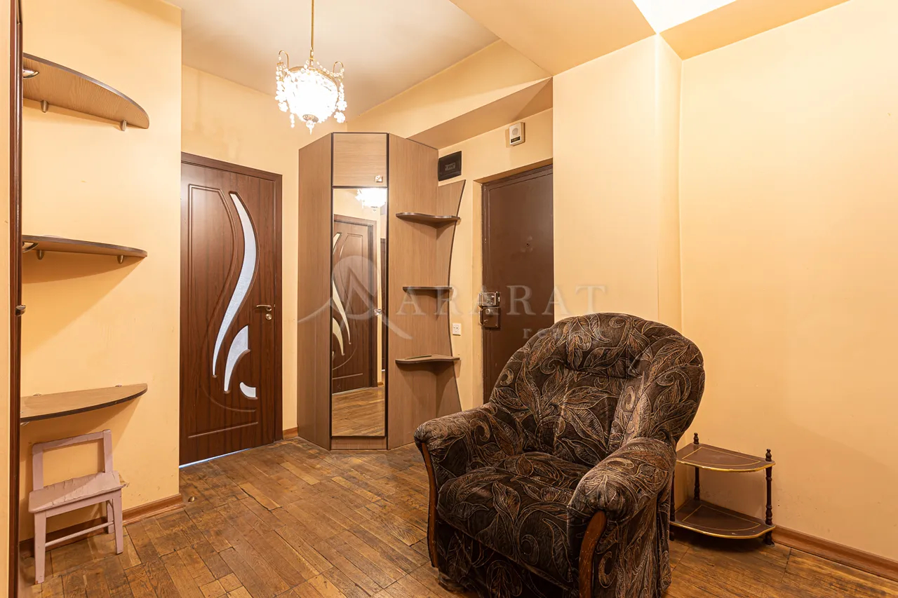 3 bedroom apartment for sale E. Qochar St, Center Yerevan, 157683