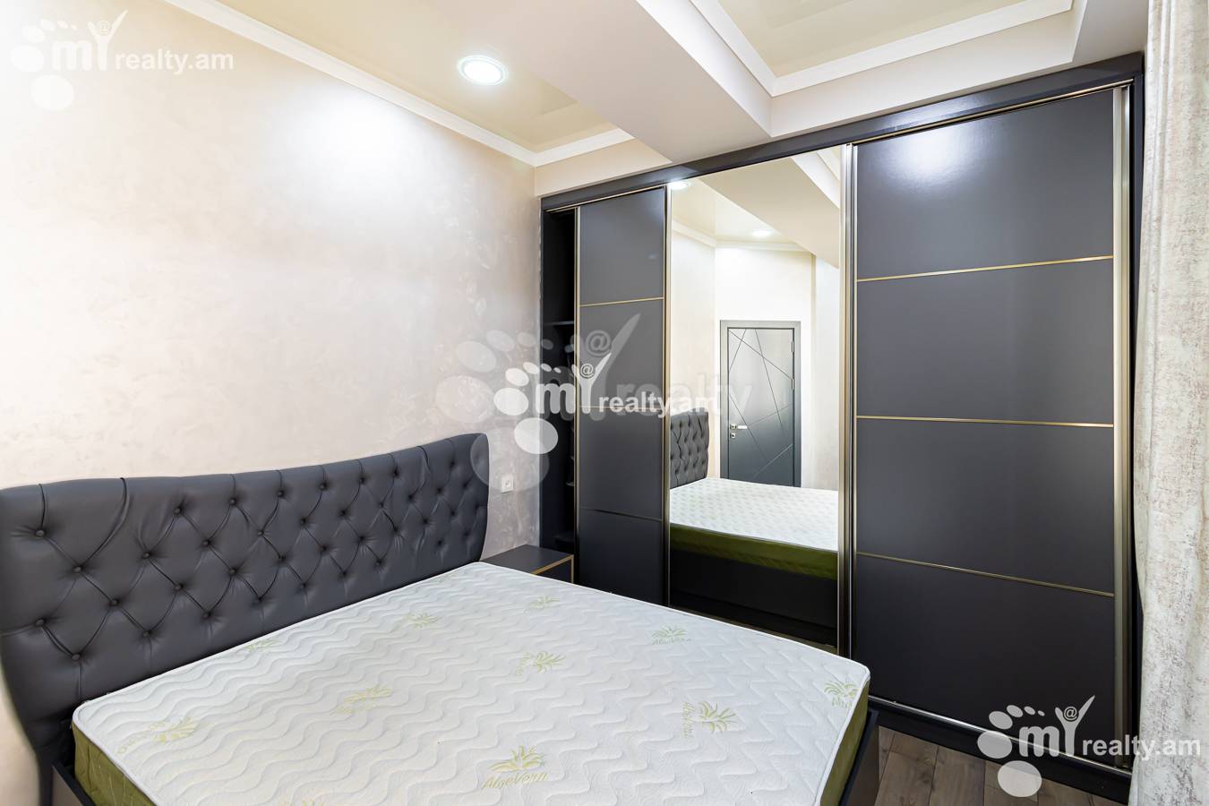 3 bedroom apartment for sale Antarayin St, Center Yerevan, 154190
