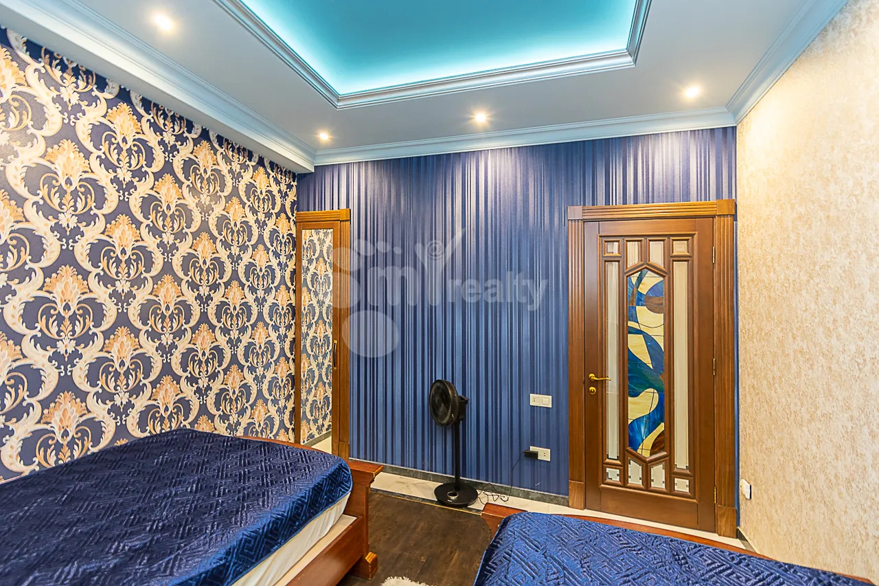 3 bedroom apartment for rent rue d'Amiryan, Center Yerevan, 161369