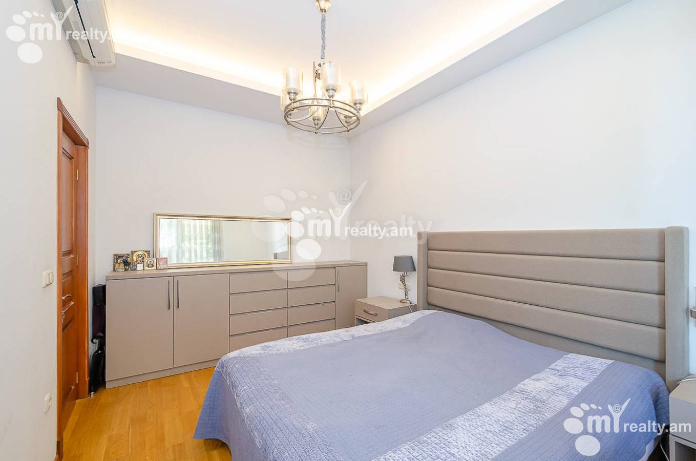 4 bedroom apartment for sale خیابان آنتارایین, مرکز شهر ایروان, 151536