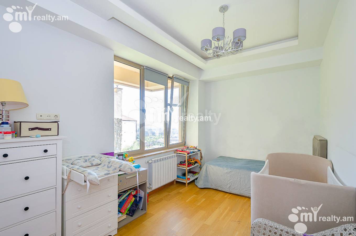 4 bedroom apartment for sale خیابان آنتارایین, مرکز شهر ایروان, 151536