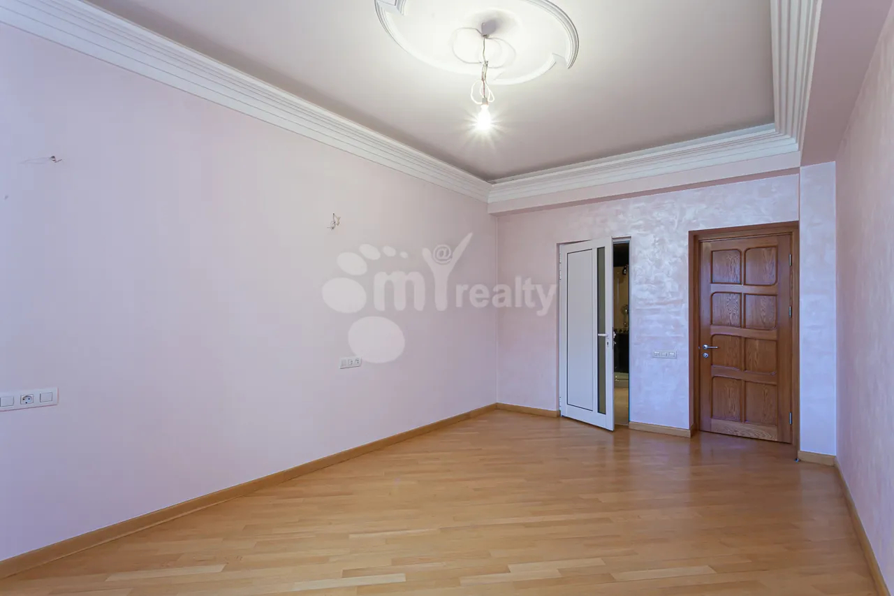 4 bedroom apartment for sale Teryan St, Center Yerevan, 160262