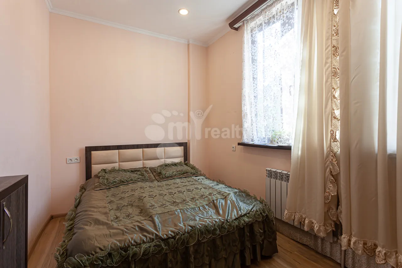 3 bedroom apartment for rent Mashtots Ave, Center Yerevan, 161482