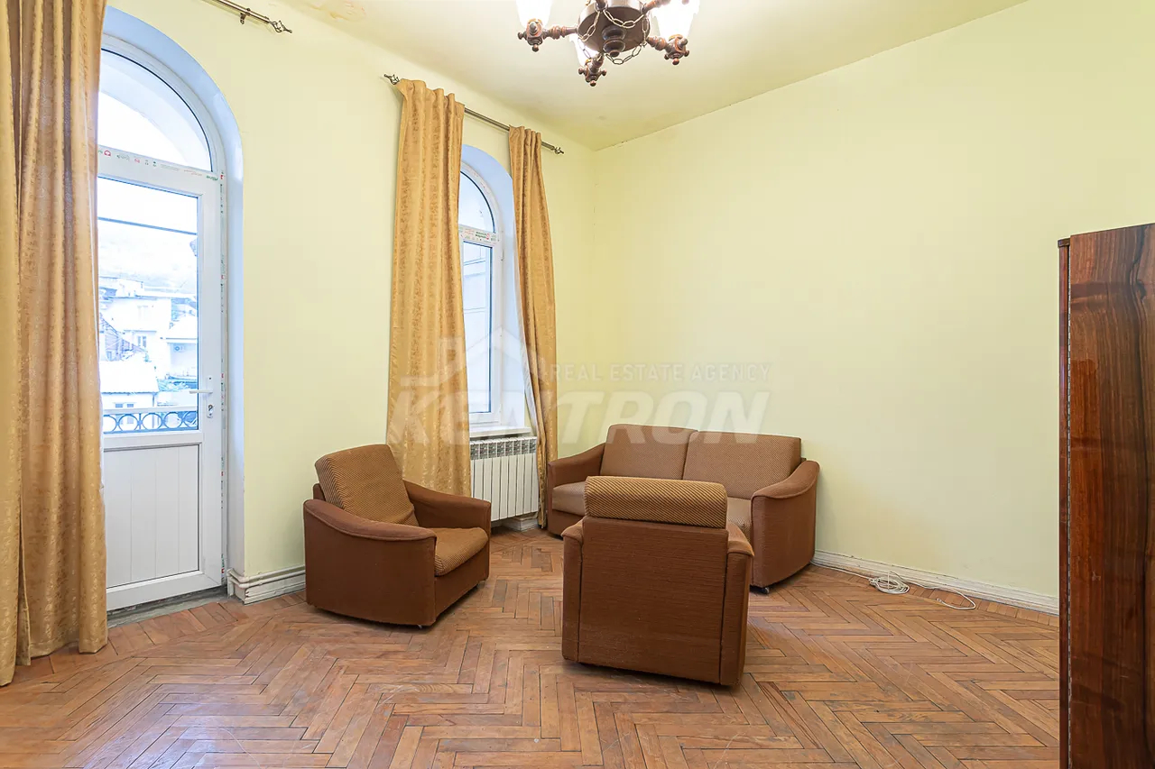 3 bedroom apartment for sale Charents St, Center Yerevan, 157410