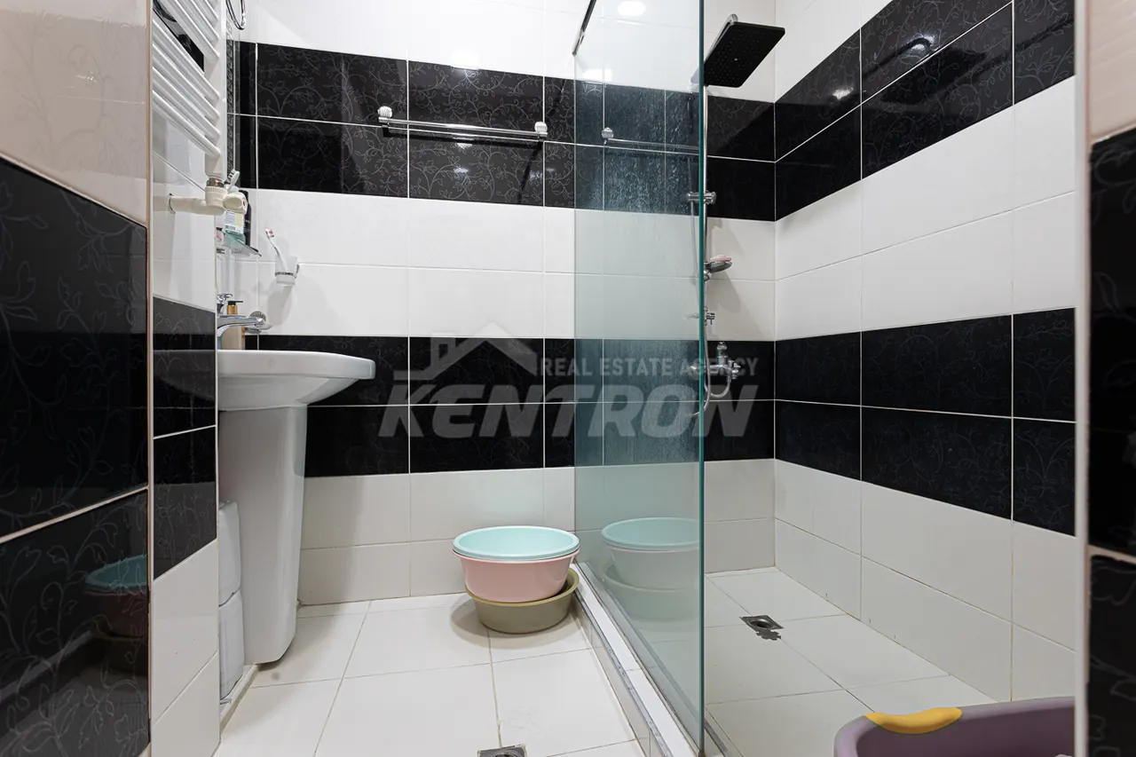 2 bedroom apartment for sale Hanrapetutyan St, Center Yerevan, 158020