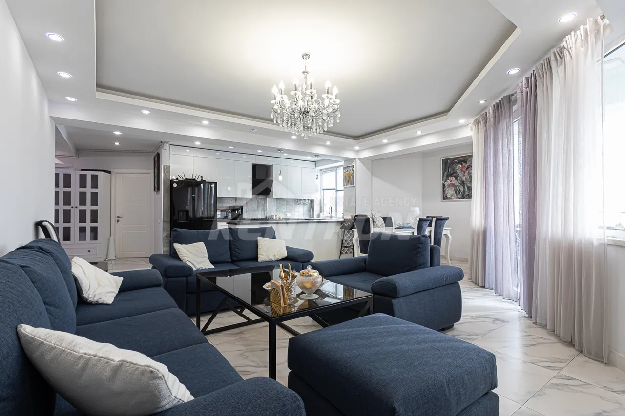 4 bedroom apartment for sale Frik St, Center Yerevan, 157945