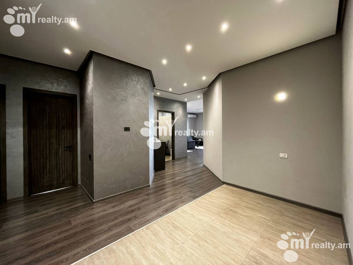 4 bedroom apartment for sale خیابان آزاتوتیان, عربگیر ایروان, 158123