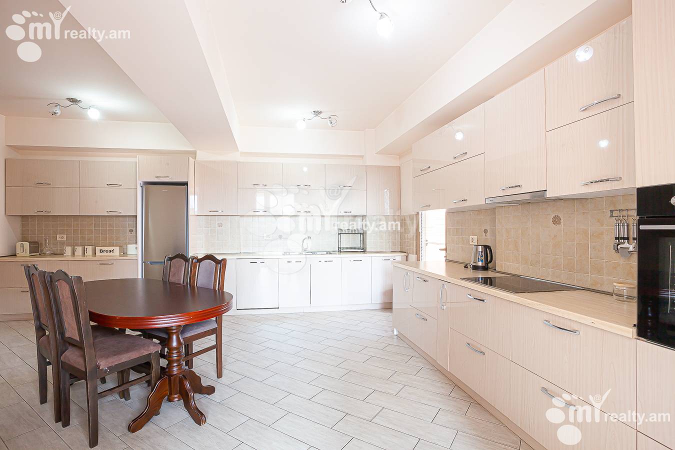 4 սենյականոց բնակարան  Լեոի փող, Կենտրոն Երևան, 153427