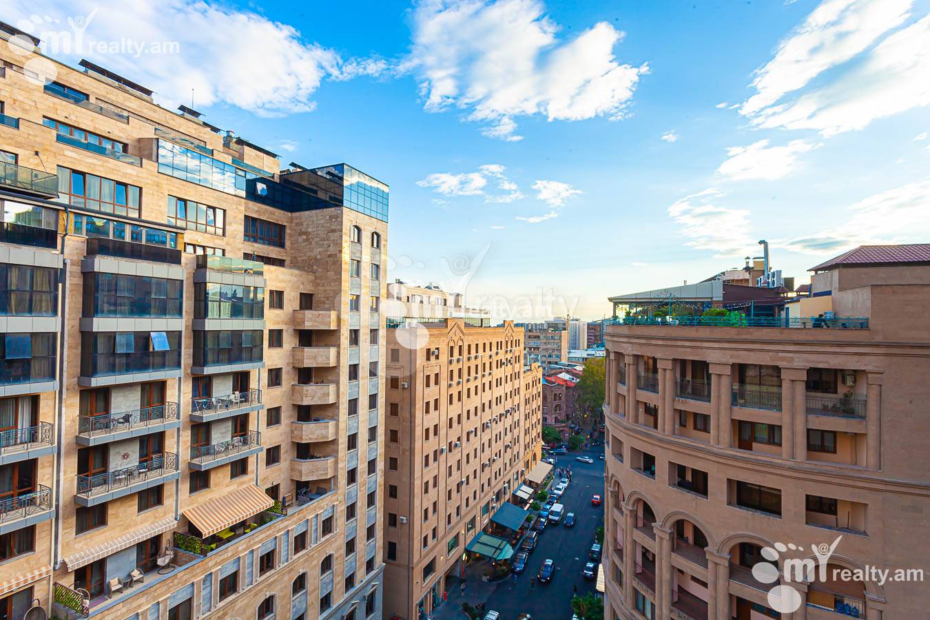 3 սենյականոց բնակարան  Ամիրյան փող, Կենտրոն Երևան, 155140