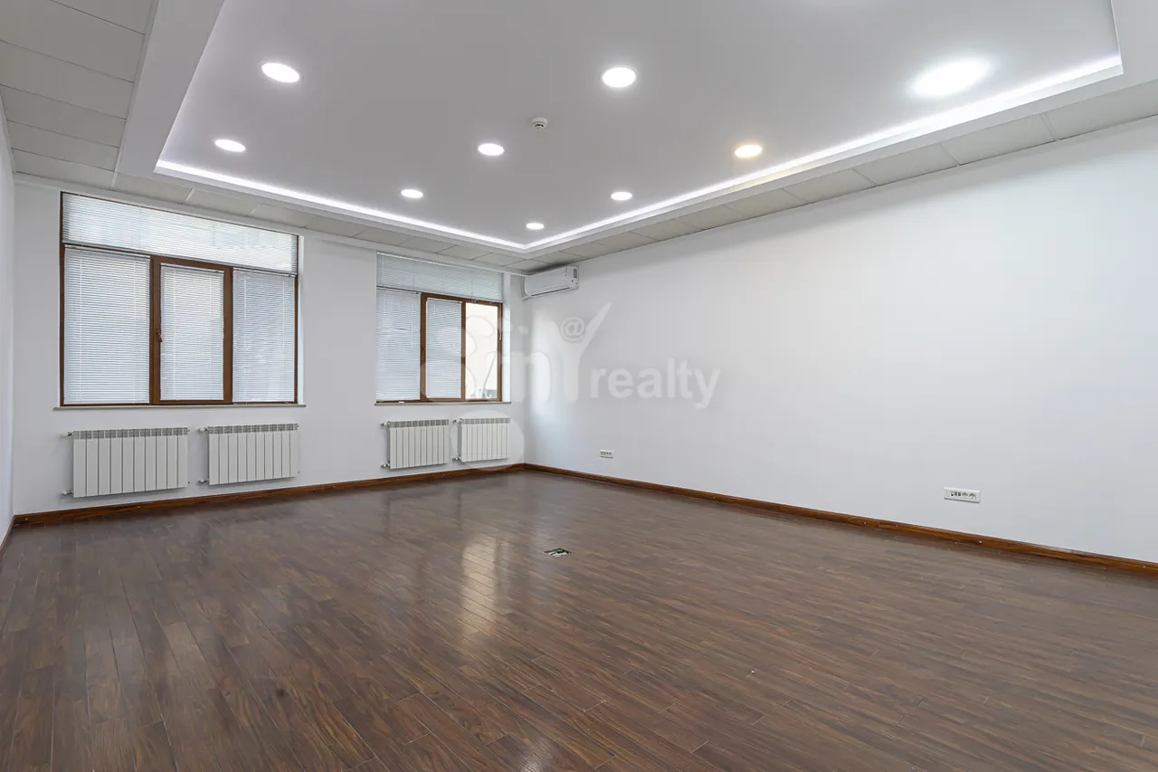 Commercial for rent خیابان آزاتوتیان, عربگیر ایروان, 157759