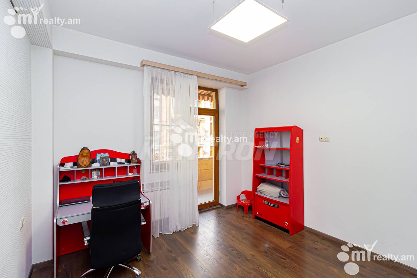 4 bedroom apartment for rent خیابان آنتارایین, مرکز شهر ایروان, 153236