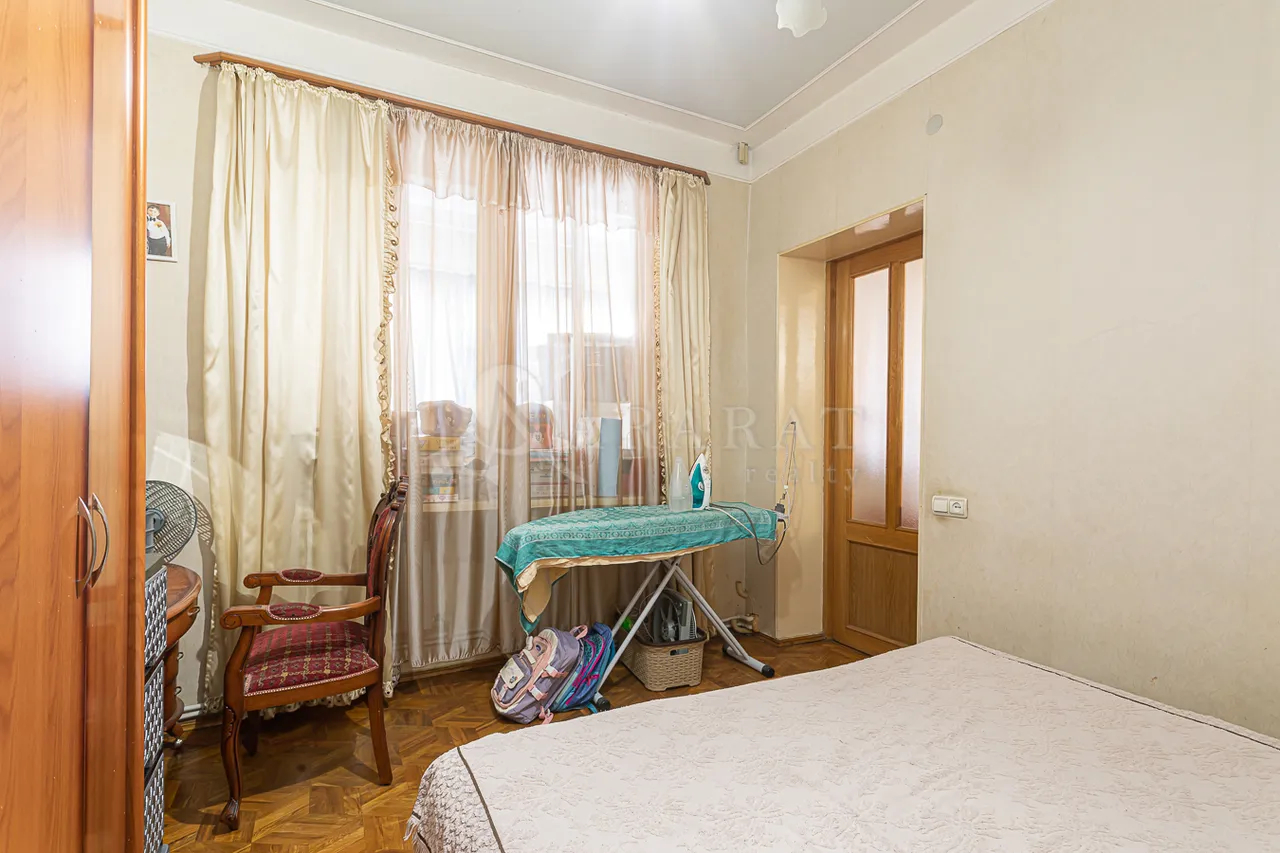 3 bedroom apartment for sale Paronyan St, Center Yerevan, 157420