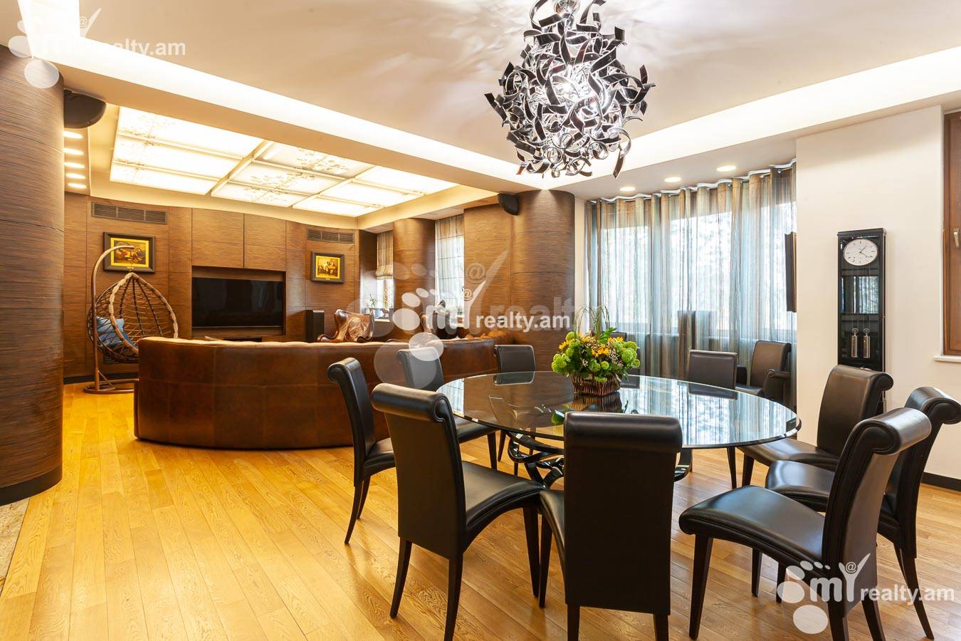 4 սենյականոց բնակարան  Տերյան փող, Կենտրոն Երևան, 155295