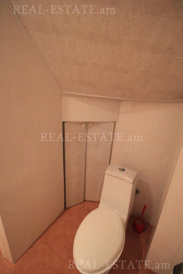 4 սենյականոց բնակարան  Պարոնյան փող, Կենտրոն Երևան, 86934