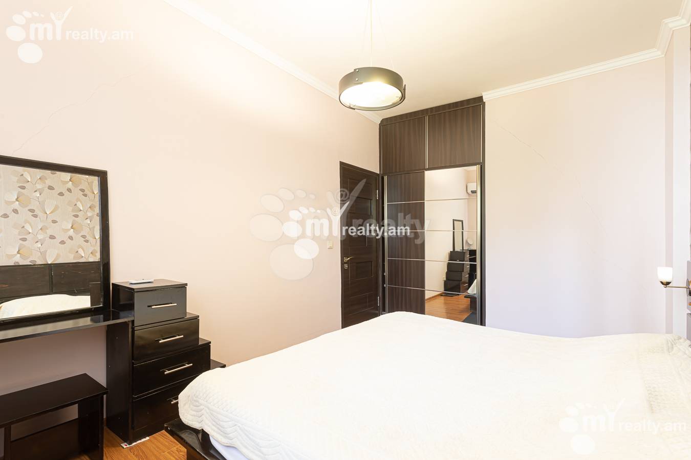 4 bedroom apartment for rent Antarayin St, Center Yerevan, 156170