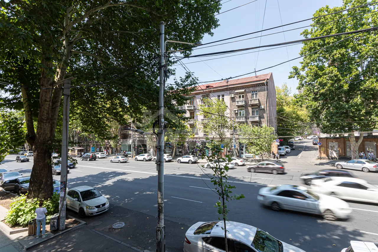 3 սենյականոց բնակարան վարձով Մաշտոցի պող, Կենտրոն Երևան, 158865