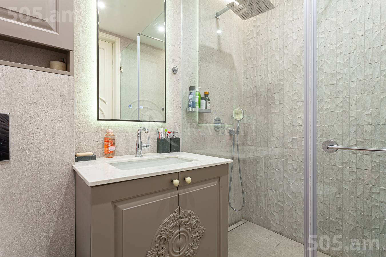 5 սենյականոց բնակարան  Բուզանդի փող, Կենտրոն Երևան, 154376