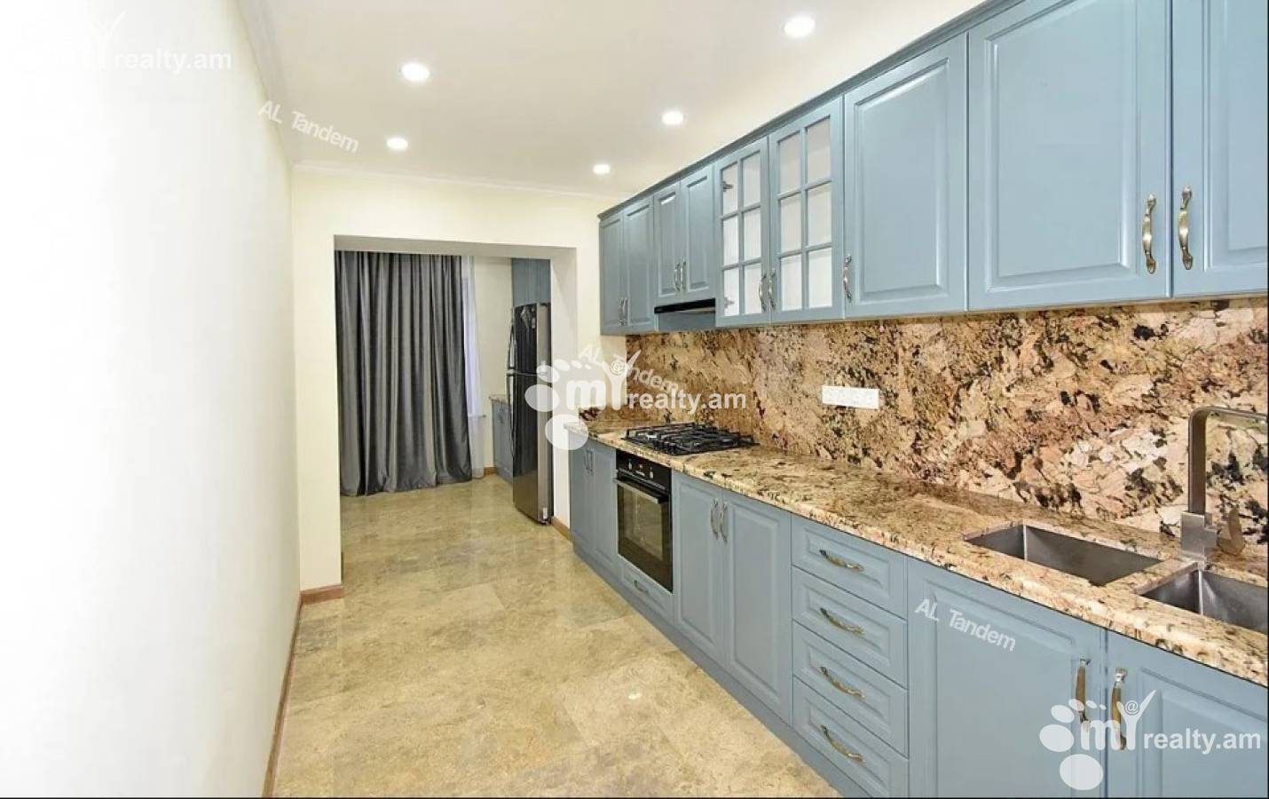 3 սենյականոց բնակարան  Տպագրիչների փող, Կենտրոն Երևան, 156570