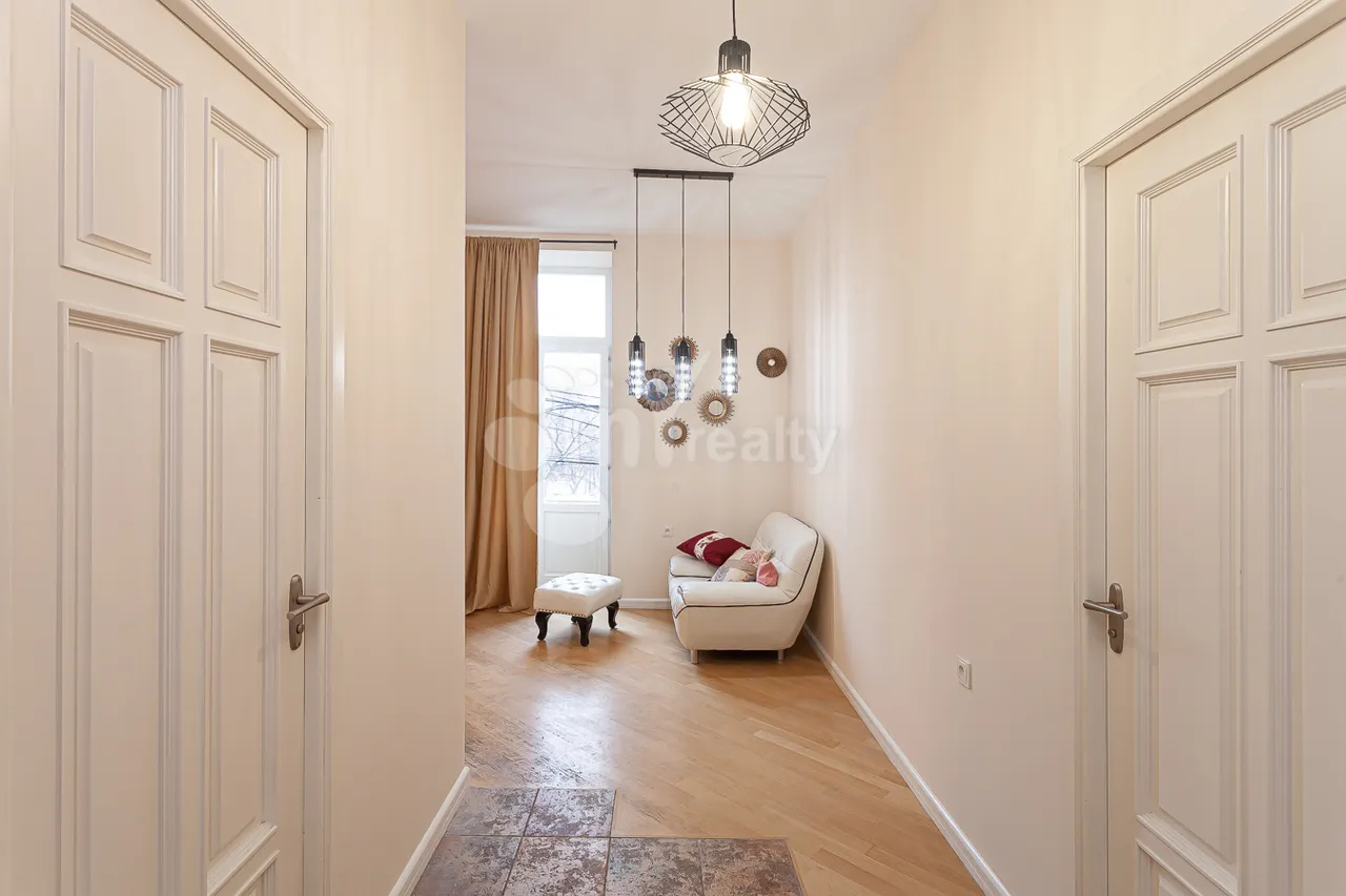 Купить 2 комнатную квартиру Маштоца пр, Центр Ереван, 160208