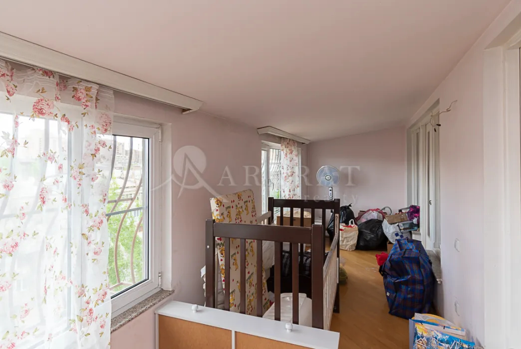 5 bedroom apartment for sale Zakyan St, Center Yerevan, 161876
