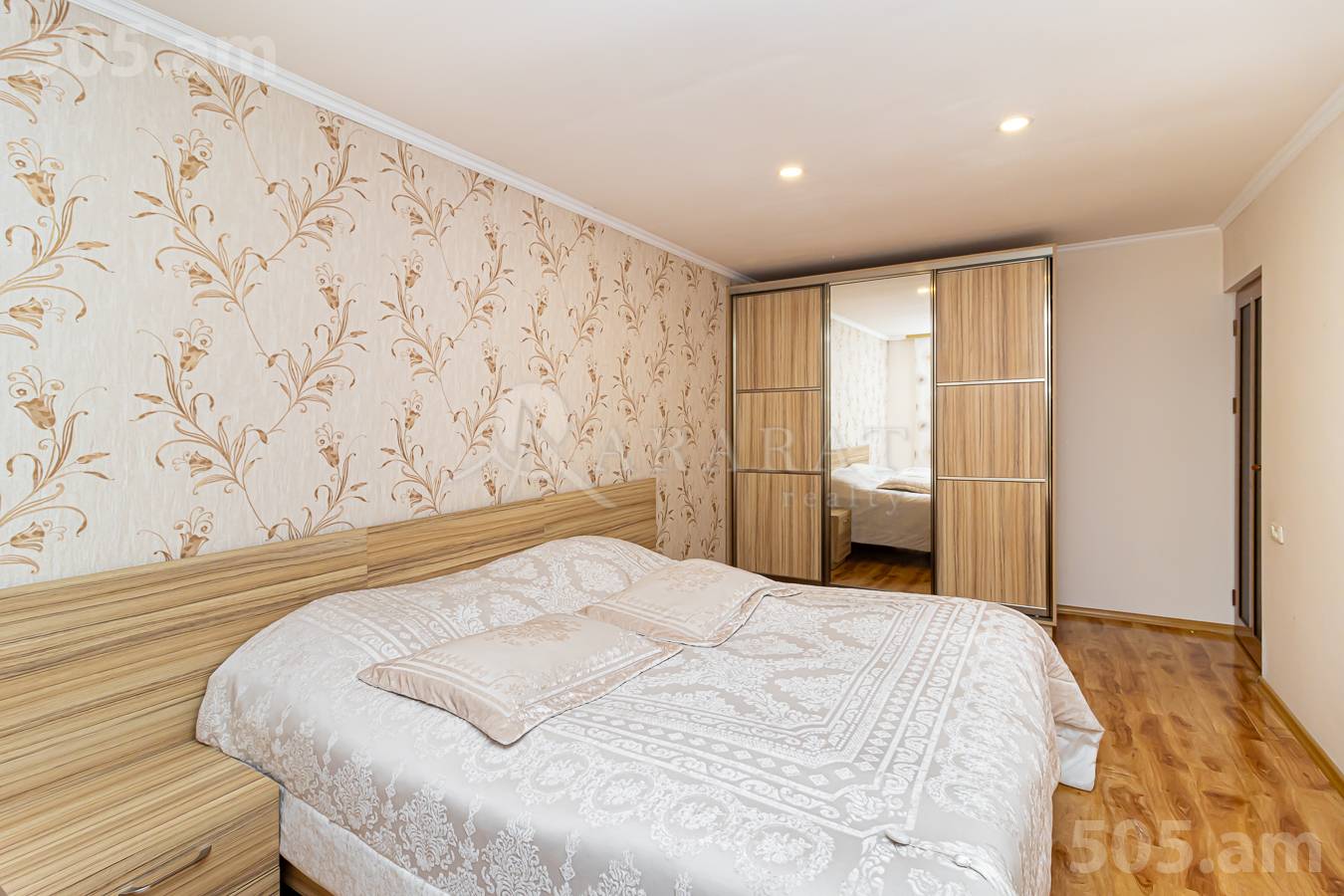 Купить 5 комнатную квартиру Г.Кочар ул, Арабкир Ереван, 154322