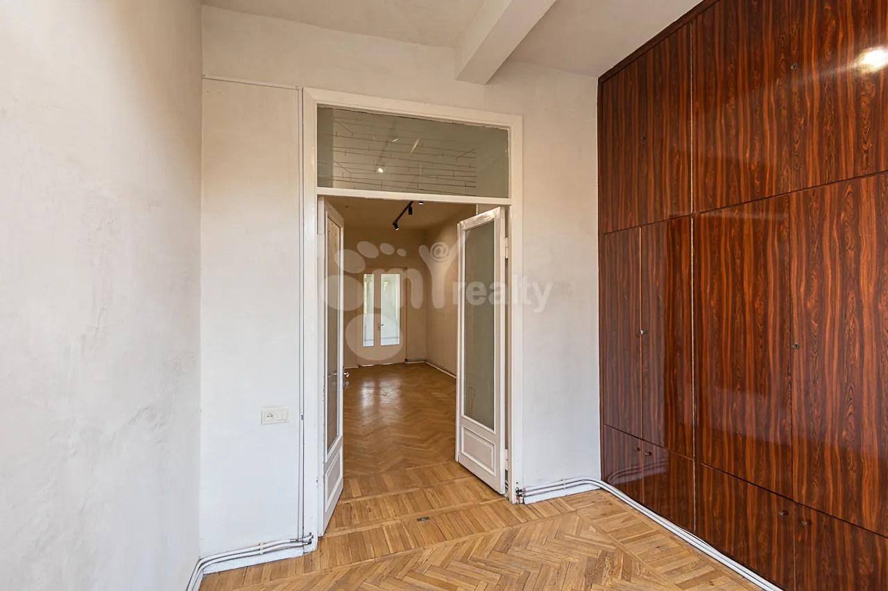 4 bedroom apartment for rent Mashtots Ave, Center Yerevan, 160196