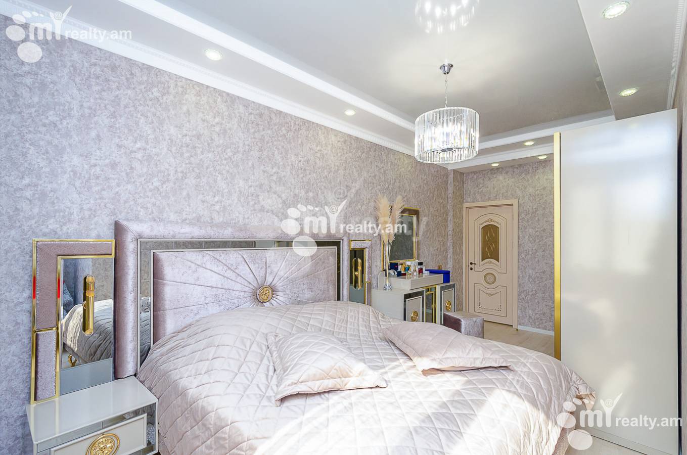 3 bedroom apartment for sale Antarayin St, Center Yerevan, 157083