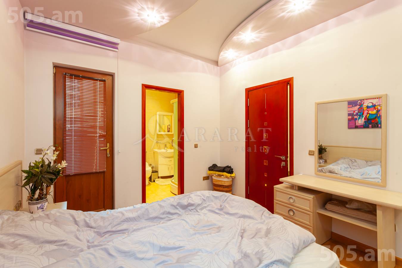 Купить 5 комнатную квартиру Антараин ул, Центр Ереван, 149077