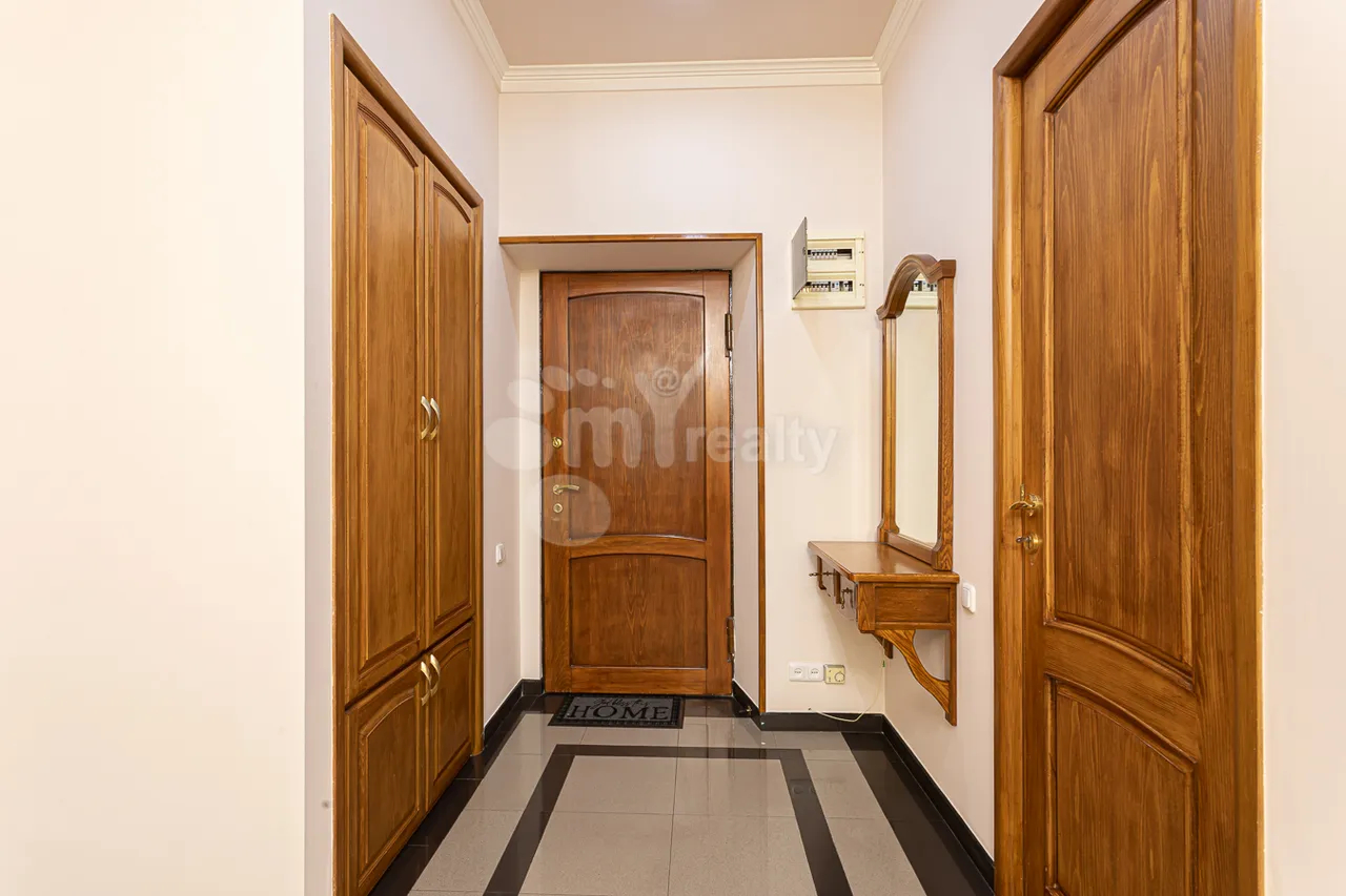 3 սենյականոց բնակարան  Աբովյան փող, Կենտրոն Երևան, 158369