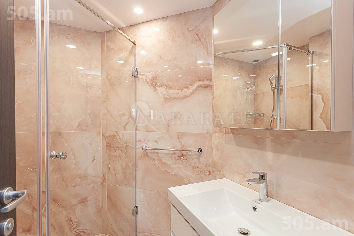 Снять 5 комнатную квартиру Лео ул, Центр Ереван, 153028