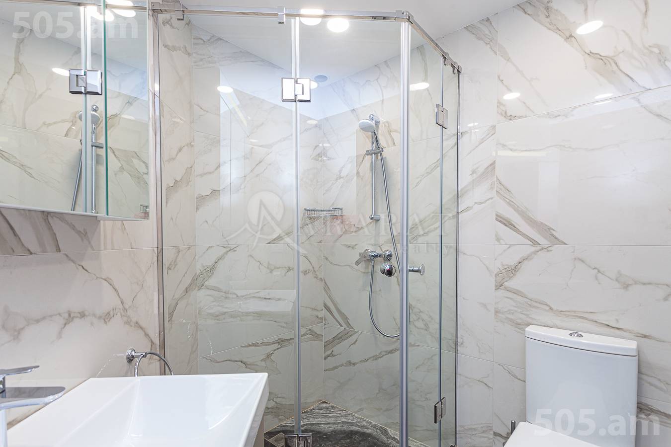 Снять 5 комнатную квартиру Лео ул, Центр Ереван, 153028