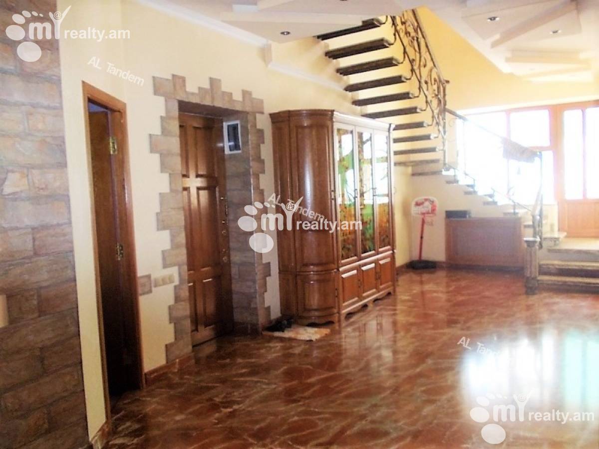 5 bedroom apartment for rent Deghatan St, Center Yerevan, 122413