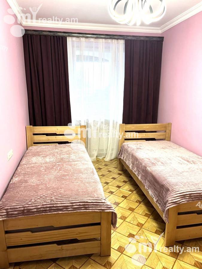 Снять 3 комнатную квартиру Сарян ул, Центр Ереван, 125495