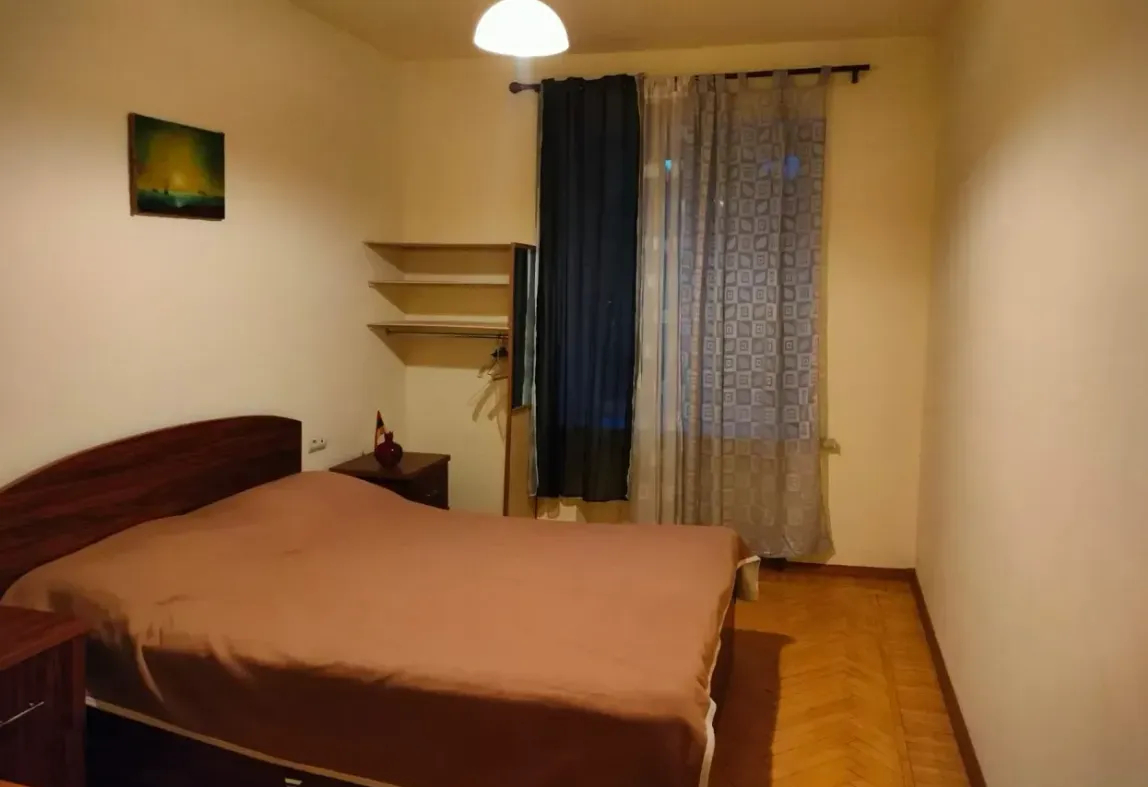 4 սենյականոց բնակարան  Մաշտոցի պող, Կենտրոն Երևան, 161065