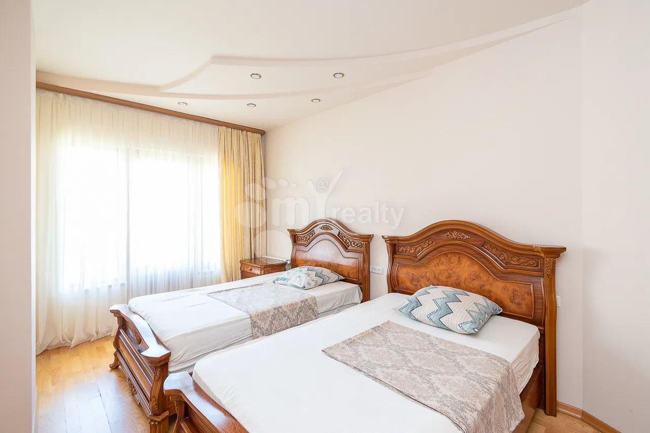 5 bedroom apartment for rent Nalbandyan St, Center Yerevan, 161916