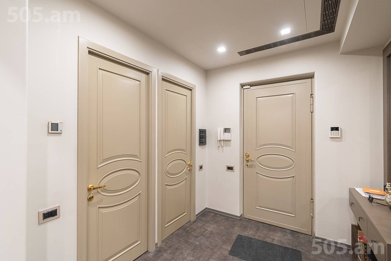 6 սենյականոց բնակարան  Ա.Մանուկյան փող, Կենտրոն Երևան, 153026