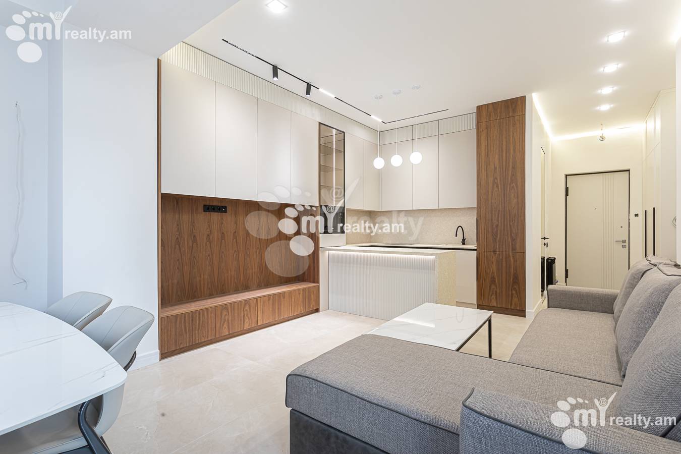 Купить 2 комнатную квартиру Аршакуняц пр, Центр Ереван, 156409