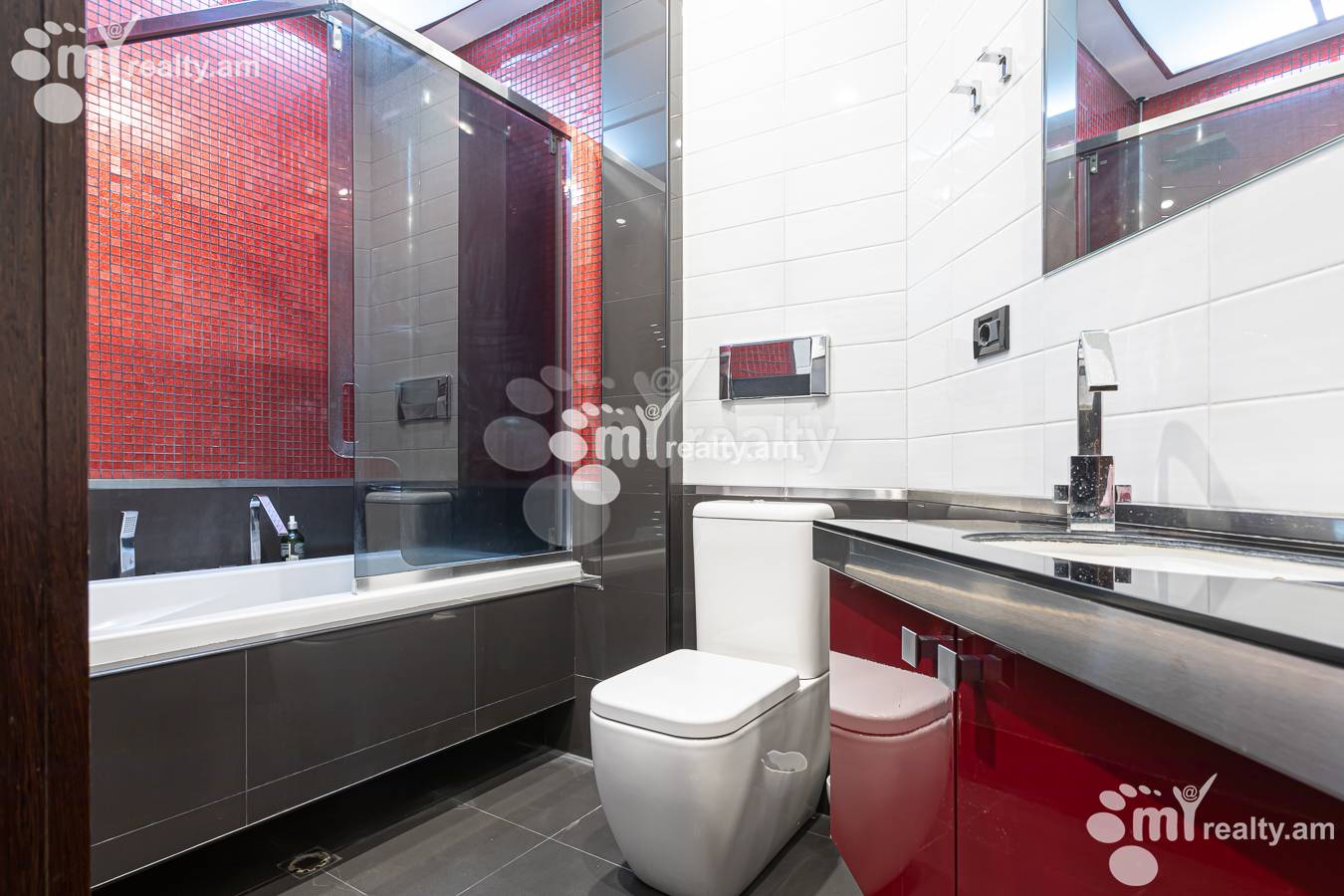 4 bedroom apartment for sale Northern(Hyusisayin)  Ave, Center Yerevan, 156120