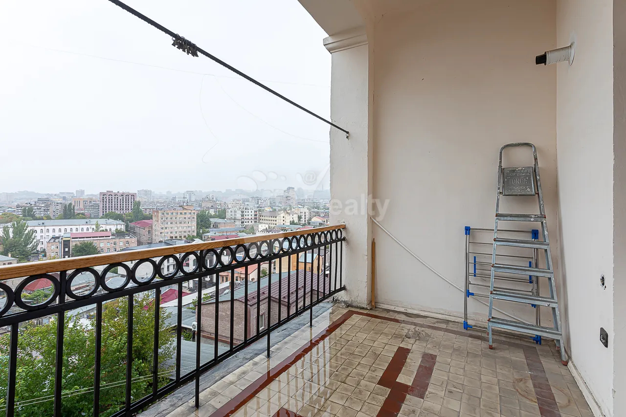3 bedroom apartment for sale Charents St, Center Yerevan, 157412