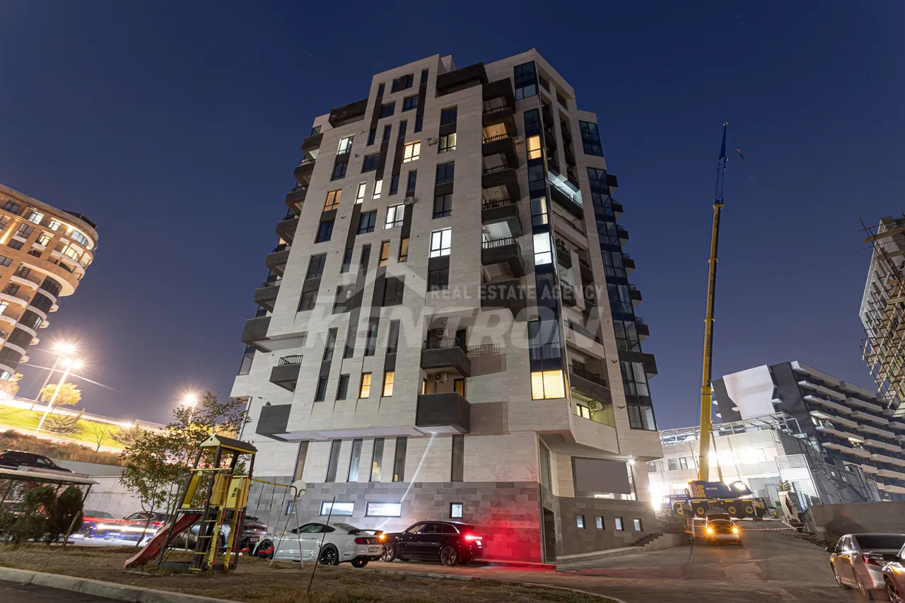 4 bedroom apartment for sale خیابان آنتارایین, مرکز شهر ایروان, 157677