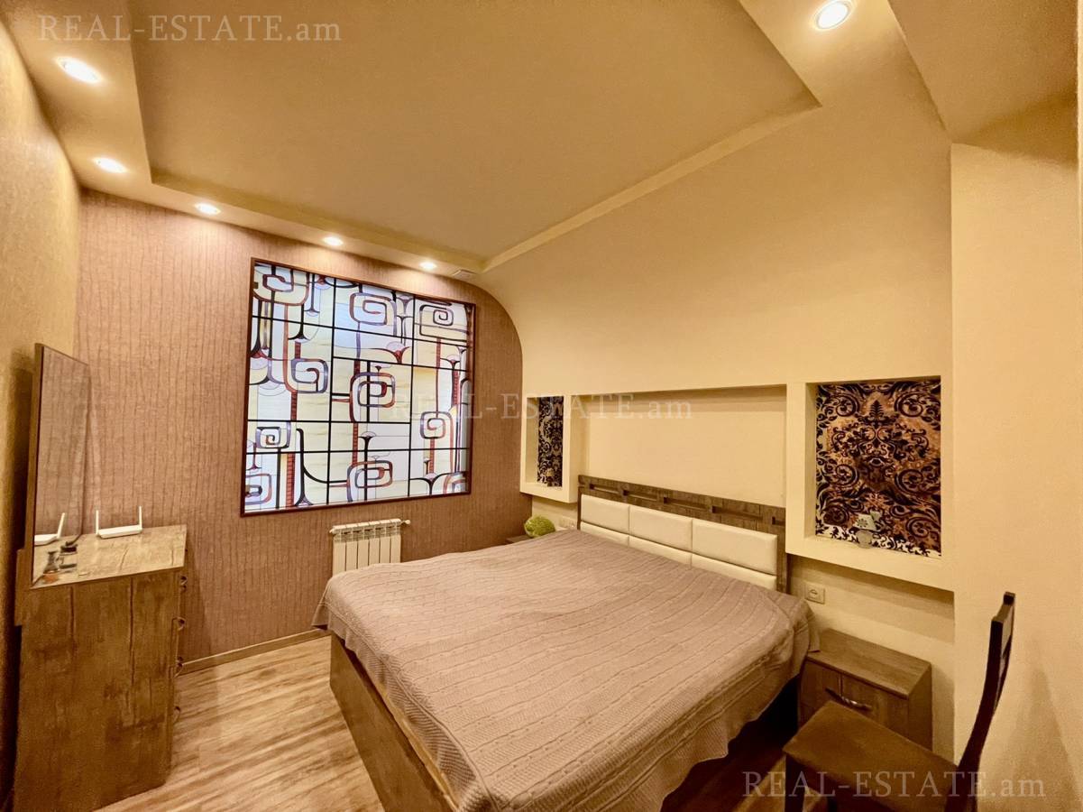 3 bedroom apartment for rent Antarayin St, Center Yerevan, 136837