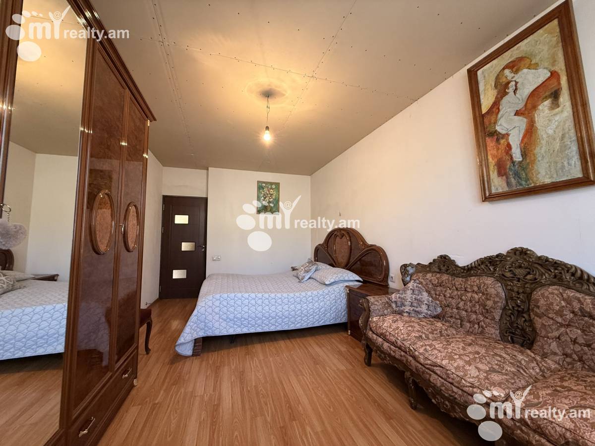 Купить 3 комнатную квартиру Вардананц ул, Центр Ереван, 156351