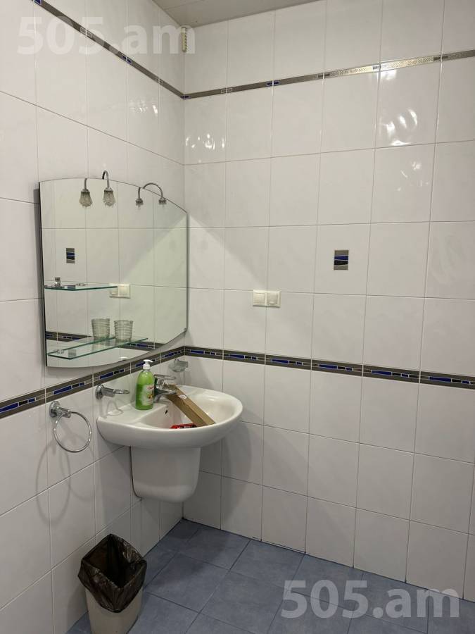 4 սենյականոց բնակարան  Հանրապետության փող, Կենտրոն Երևան, 154152